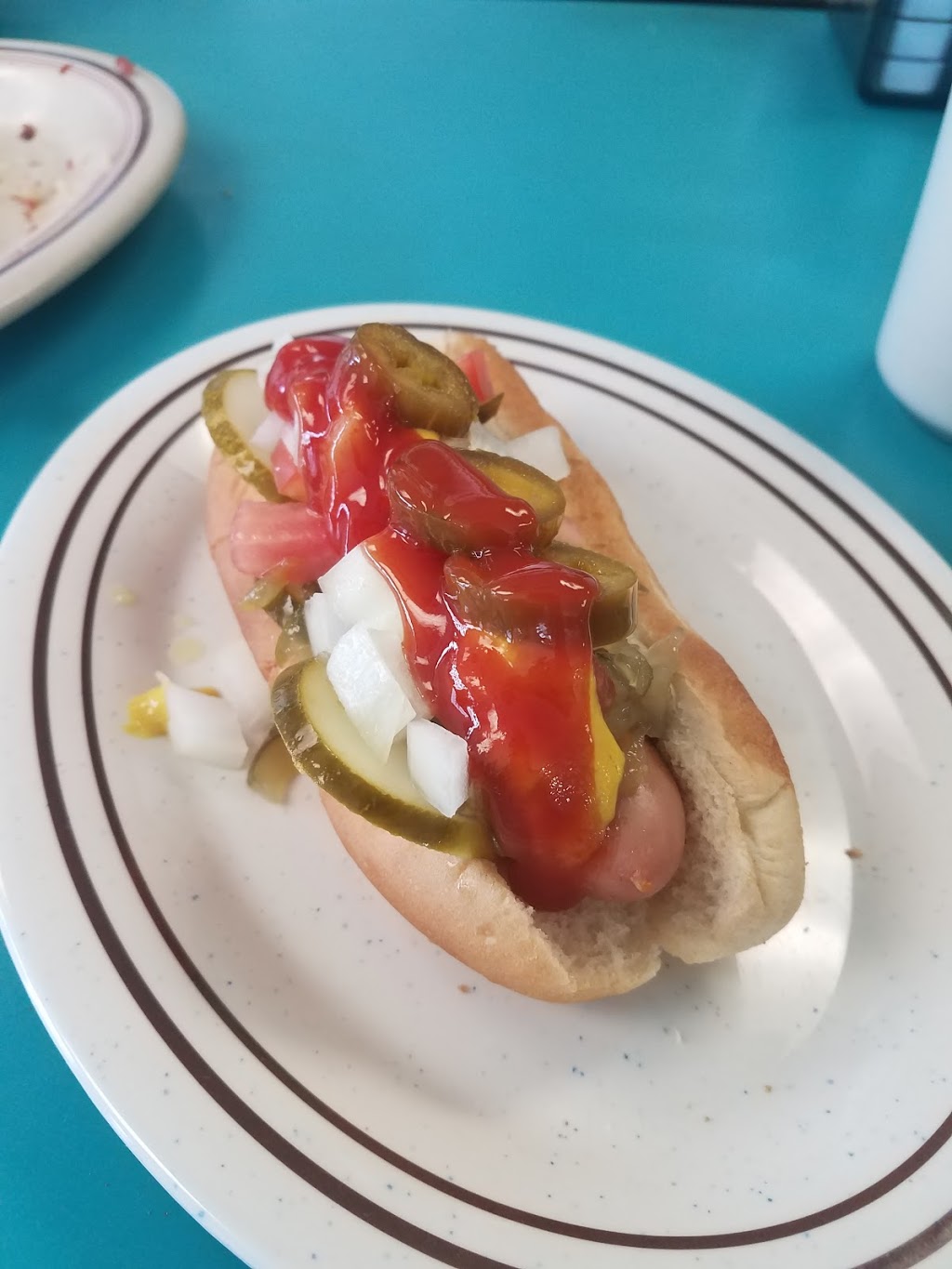 Omega Hawg & Dawg Deli | restaurant | 2100 Hilton Rd, Ferndale, MI 48220, USA | 2485485700 OR +1 248-548-5700