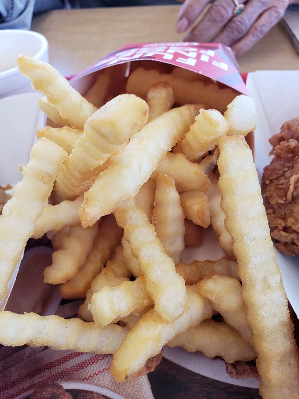 Churchs Chicken | restaurant | 3900 NE 28th St, Haltom City, TX 76111, USA | 8178349851 OR +1 817-834-9851