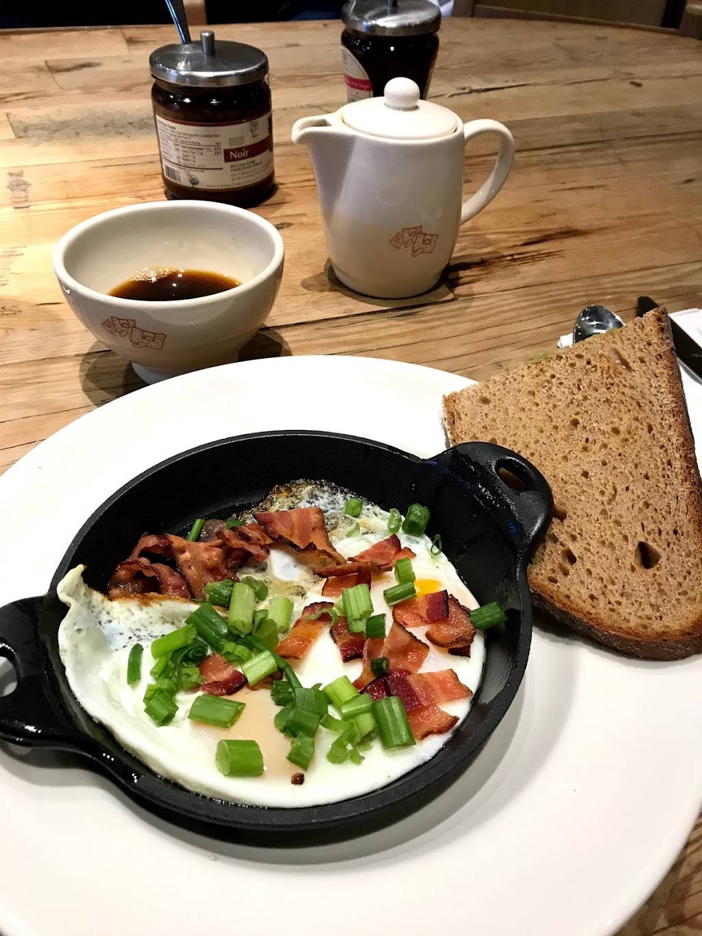 Le Pain Quotidien | restaurant | 10 E Delaware Pl, Chicago, IL 60611, USA | 3123806665 OR +1 312-380-6665