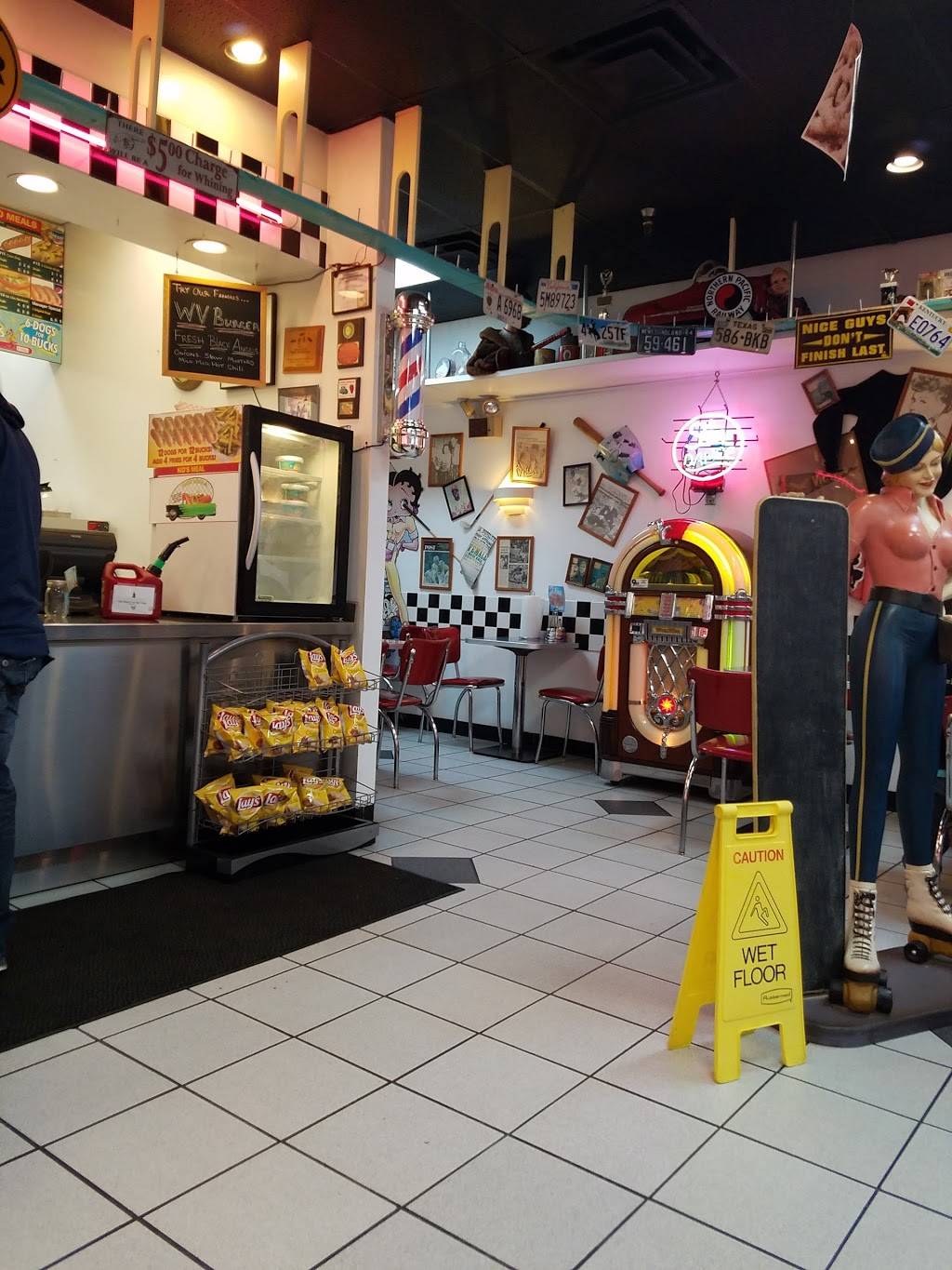 T & L Hot Dogs | restaurant | 614 Rosebud Ave, Clarksburg, WV 26301, USA | 3046223404 OR +1 304-622-3404