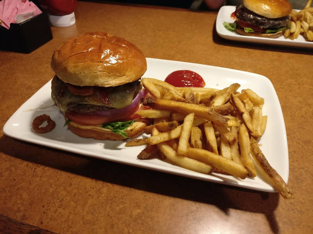 TGI Fridays | restaurant | 3015 Lohr Rd, Ann Arbor, MI 48103, USA | 7349977050 OR +1 734-997-7050