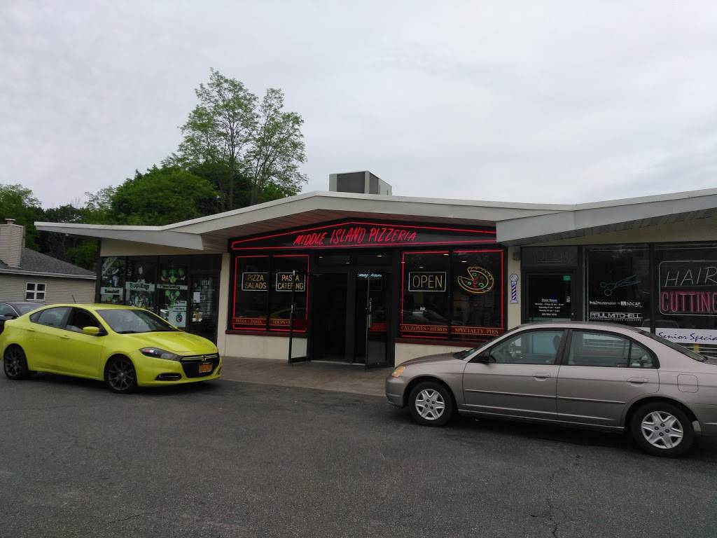 Middle Island Pizza | restaurant | 586 Middle Country Rd, Middle Island, NY 11953, USA | 6319240091 OR +1 631-924-0091
