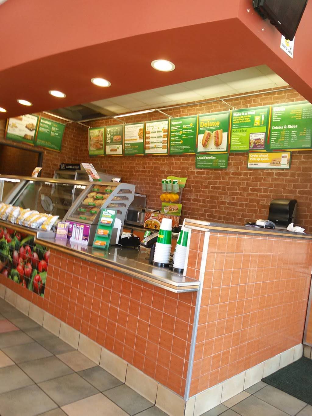 Subway Restaurants | restaurant | 6805 N 19th Ave #125, Phoenix, AZ 85015, USA | 6028410726 OR +1 602-841-0726