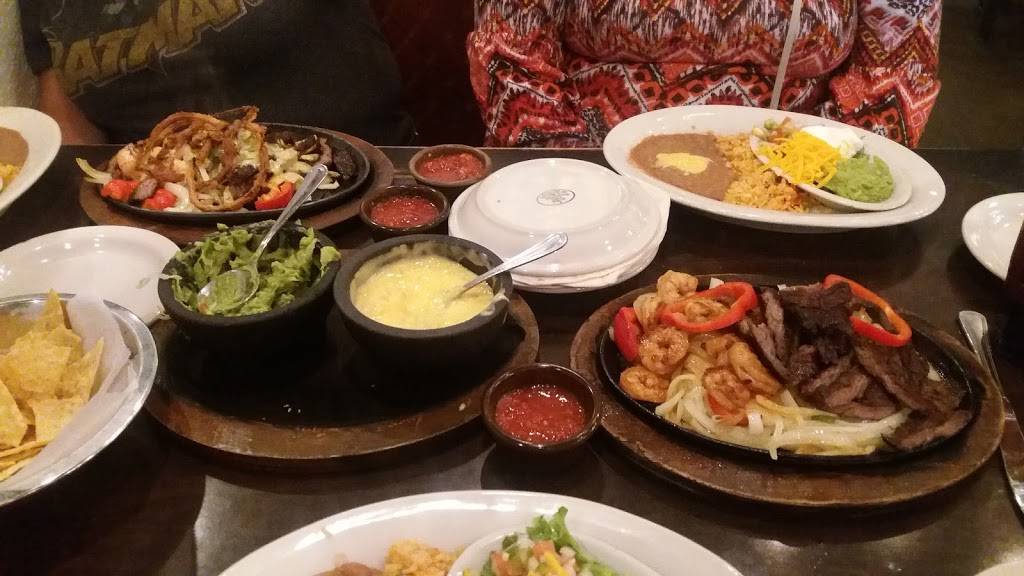 El Fenix | restaurant | 1035 US-287 BYP, Waxahachie, TX 75165, USA | 4695170370 OR +1 469-517-0370