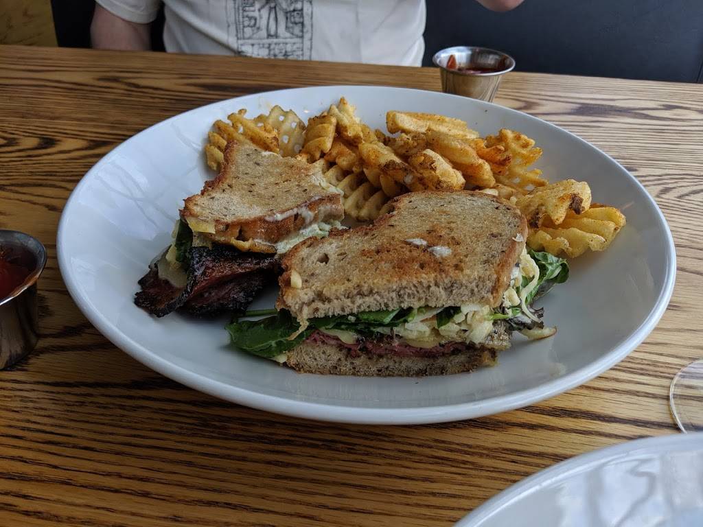 Smoke and Porter Public House | restaurant | 1752 N. U.S. 31 North, Traverse City, MI 49686, USA | 2316425020 OR +1 231-642-5020