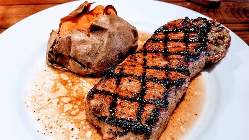 LongHorn Steakhouse | meal takeaway | 3300 W Touhy Ave, Skokie, IL 60076, USA | 8476741673 OR +1 847-674-1673