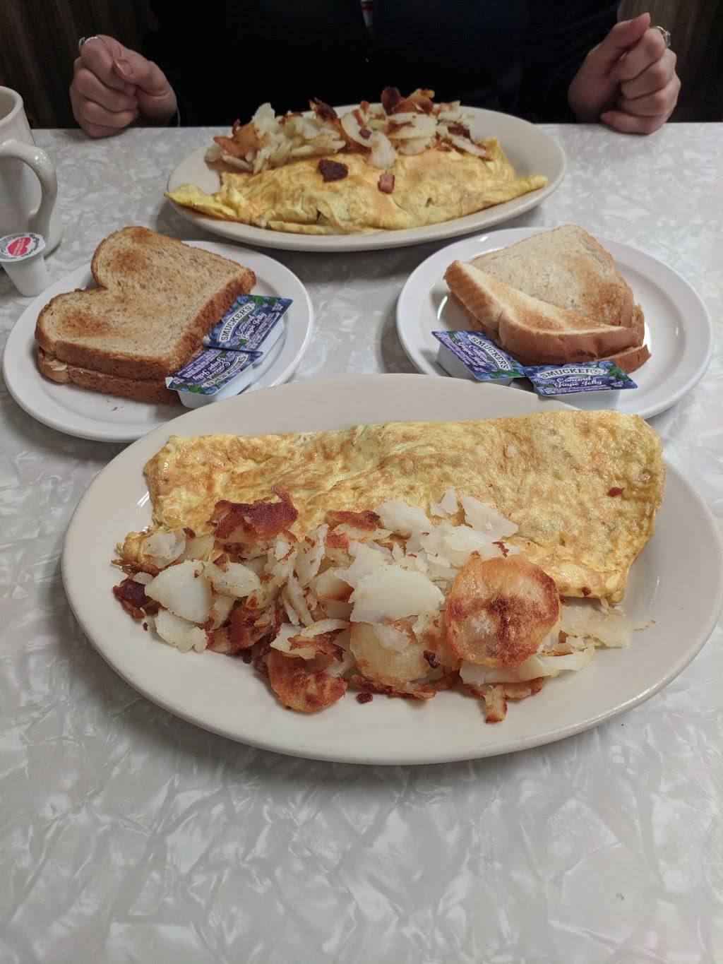 Three Star Restaurant | restaurant | 1806 E 28th St, Lorain, OH 44055, USA | 4402777105 OR +1 440-277-7105