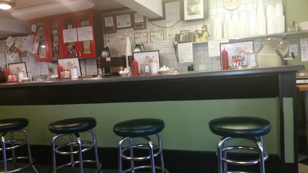 Lynns Hometown Deli & Takeout | meal takeaway | 913 N 3rd St, Millville, NJ 08332, USA | 8568252383 OR +1 856-825-2383