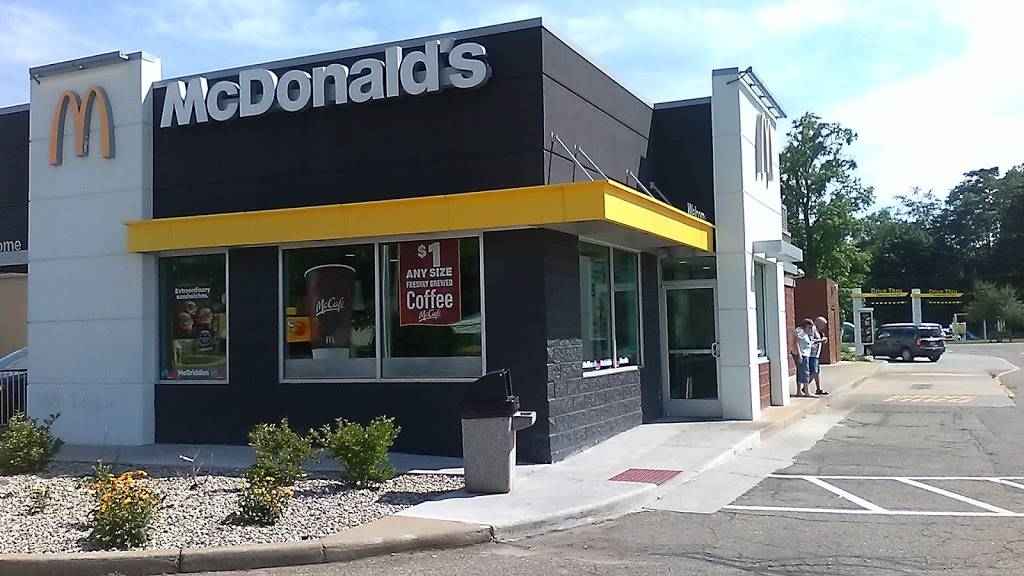 McDonalds | cafe | 21 W Monroe St, Bangor, MI 49013, USA | 2694278082 OR +1 269-427-8082