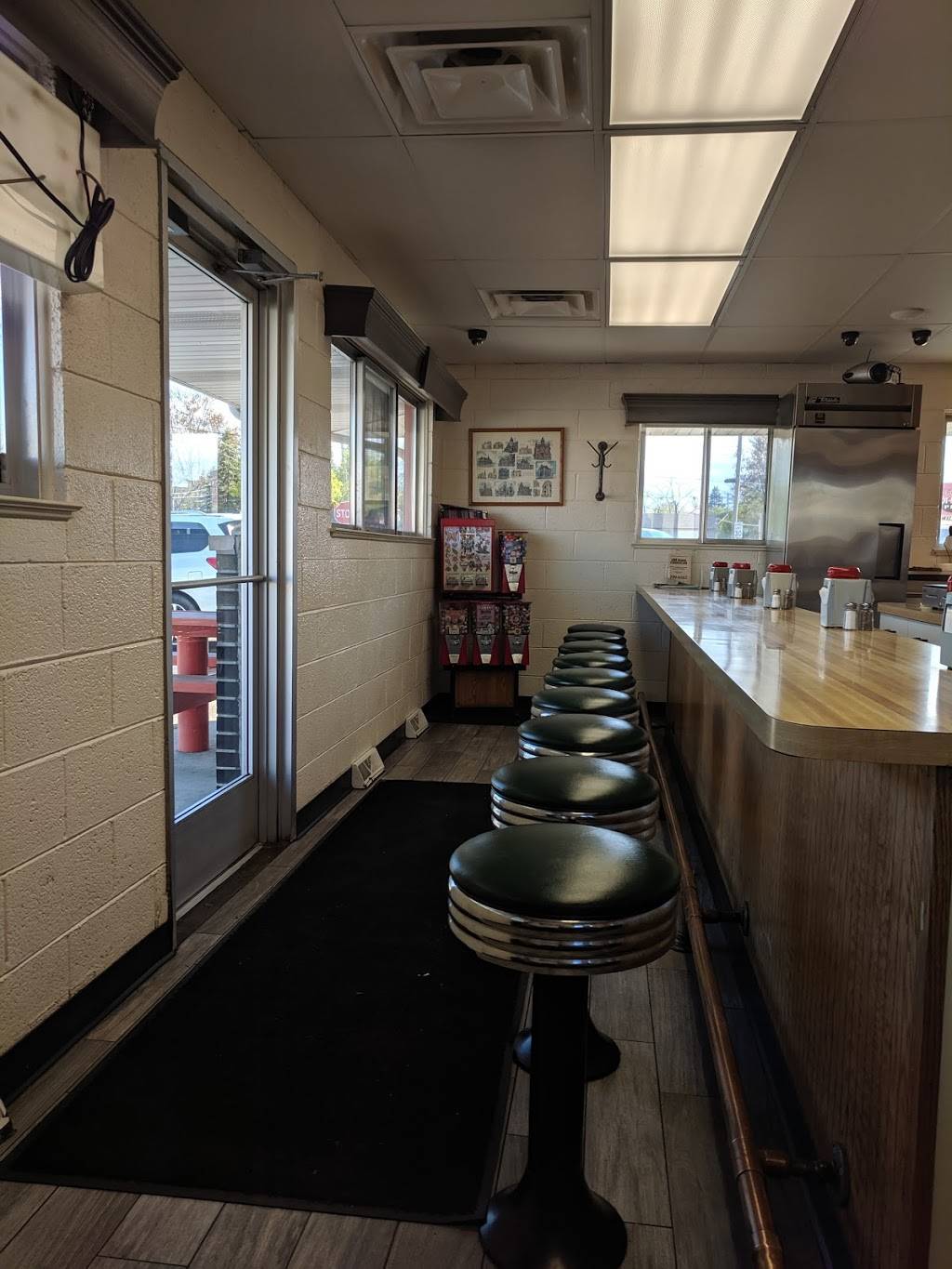 Old Town Drive-In | restaurant | 807 S Granger St, Saginaw, MI 48602, USA | 9897994162 OR +1 989-799-4162