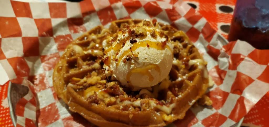 Hot Chick | restaurant | 7th N 17th St, Richmond, VA 23219, USA | 8045969988 OR +1 804-596-9988