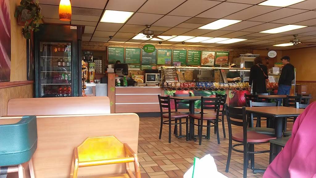 Subway | meal takeaway | 1700 Court Ave, Chariton, IA 50049, USA | 6417745911 OR +1 641-774-5911