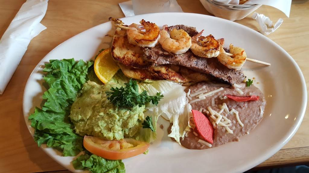 Karinas Mexican Seafood | restaurant | 1705 Highland Ave, National City, CA 91950, USA | 6194778877 OR +1 619-477-8877