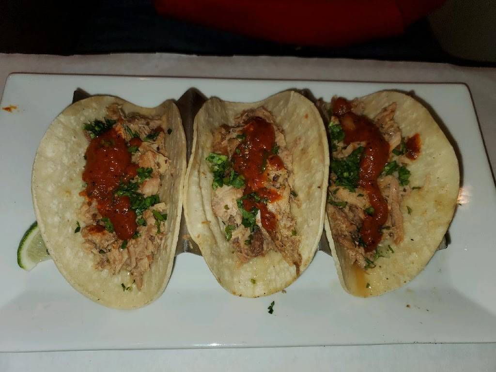 Cebollines Grill | restaurant | 170 E Montauk Hwy, Lindenhurst, NY 11757, USA | 6315929845 OR +1 631-592-9845