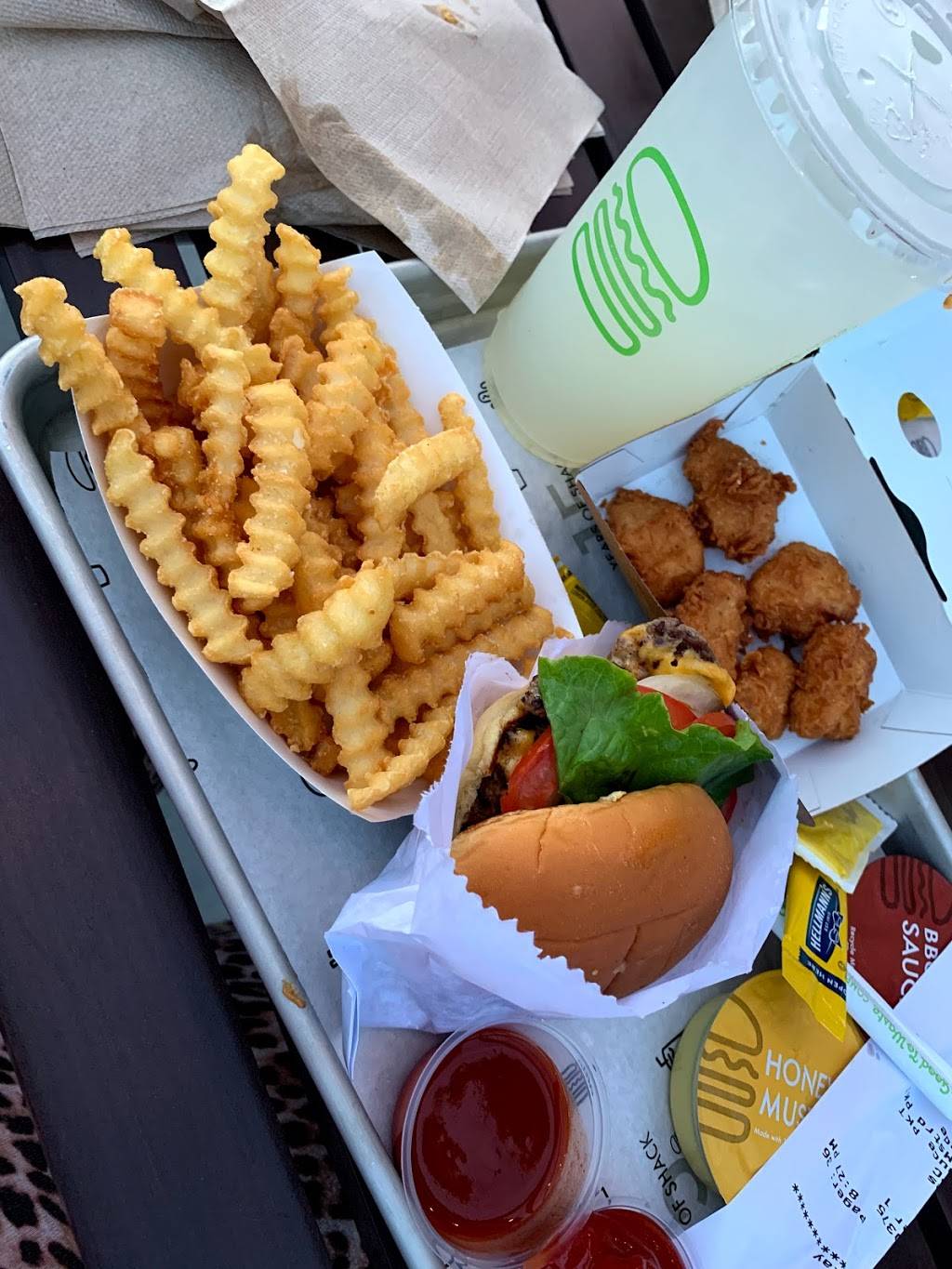 Shake Shack | restaurant | 864 E Townline Rd, Vernon Hills, IL 60061, USA | 2242942010 OR +1 224-294-2010