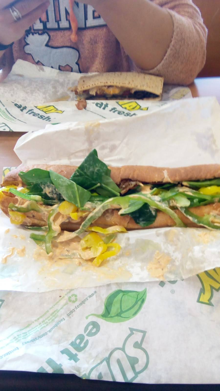 Subway | restaurant | 190 Main St, Farmington, CT 06032, USA | 8606780120 OR +1 860-678-0120