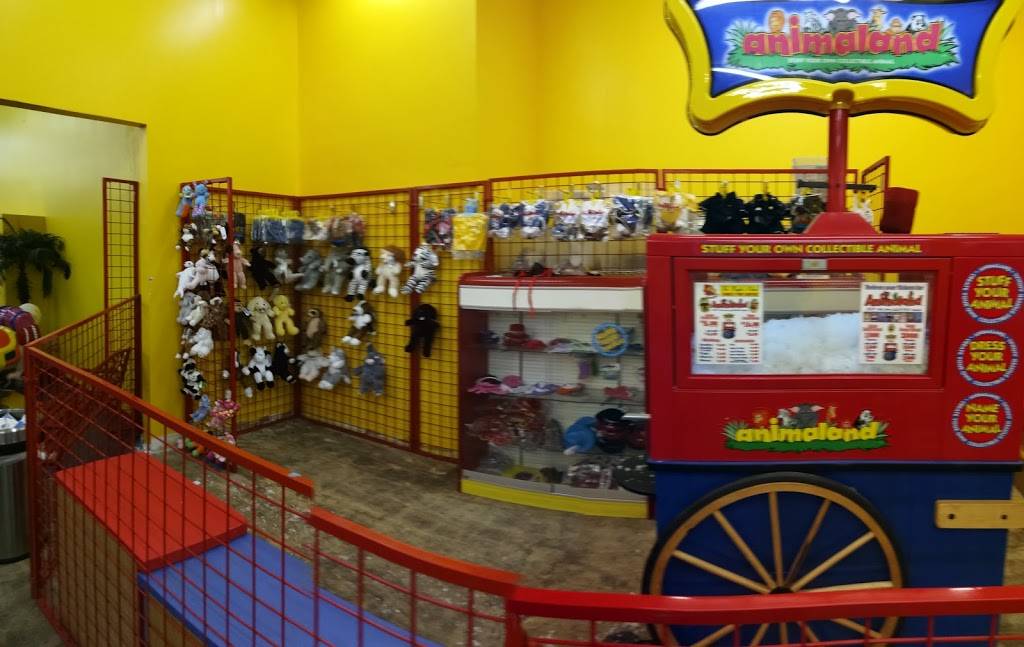 The Peoples Choice Family Fun Center | restaurant | 2411 Grand Ave, Waukegan, IL 60085, USA | 8477374026 OR +1 847-737-4026