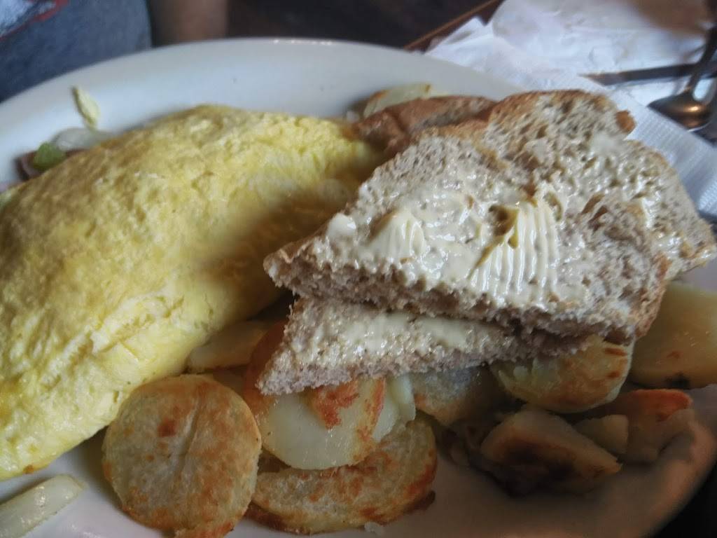 Bs Family Restaurant | restaurant | 111 E Huron Rd, Au Gres, MI 48703, USA | 9898768311 OR +1 989-876-8311