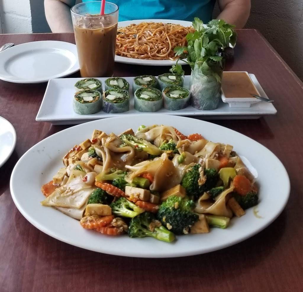 The Coconut On T | restaurant | 1110 T St, Sacramento, CA 95811, USA | 9168224665 OR +1 916-822-4665