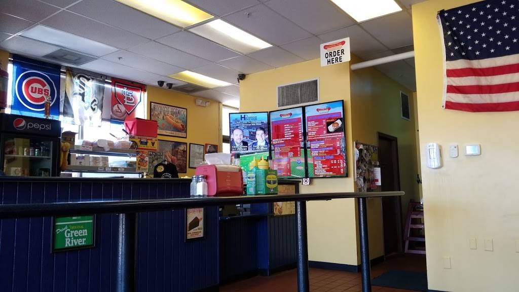 University Dogs | restaurant | 1105 W Wood St, Decatur, IL 62522, USA | 2174222288 OR +1 217-422-2288