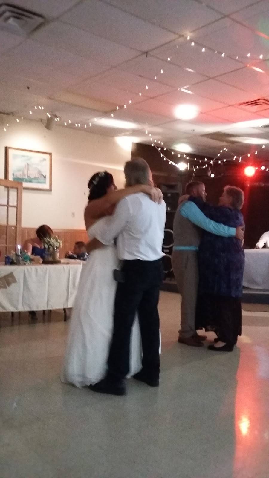 Findlay Moose Lodge #698 | restaurant | 2421, 1028 W Main Cross St, Findlay, OH 45840, USA | 4194229662 OR +1 419-422-9662