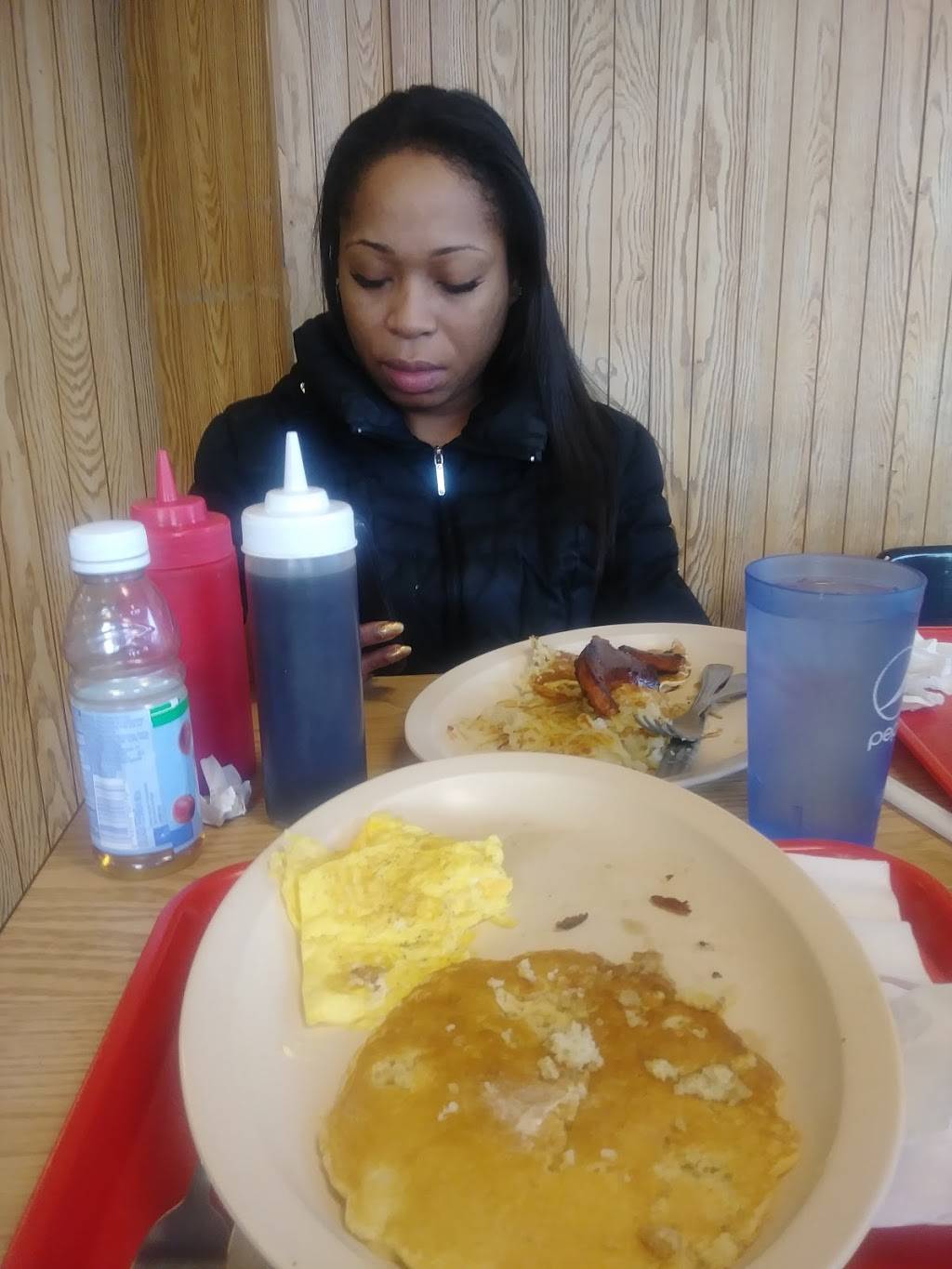 Maywood Express | restaurant | 2 S 5th Ave, Maywood, IL 60153, USA | 7086811194 OR +1 708-681-1194