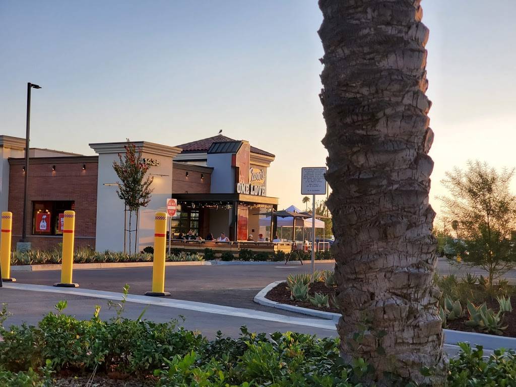 Raising Canes Chicken Fingers | meal takeaway | 1435 W Lugonia Ave, Redlands, CA 92374, USA | 9097487239 OR +1 909-748-7239