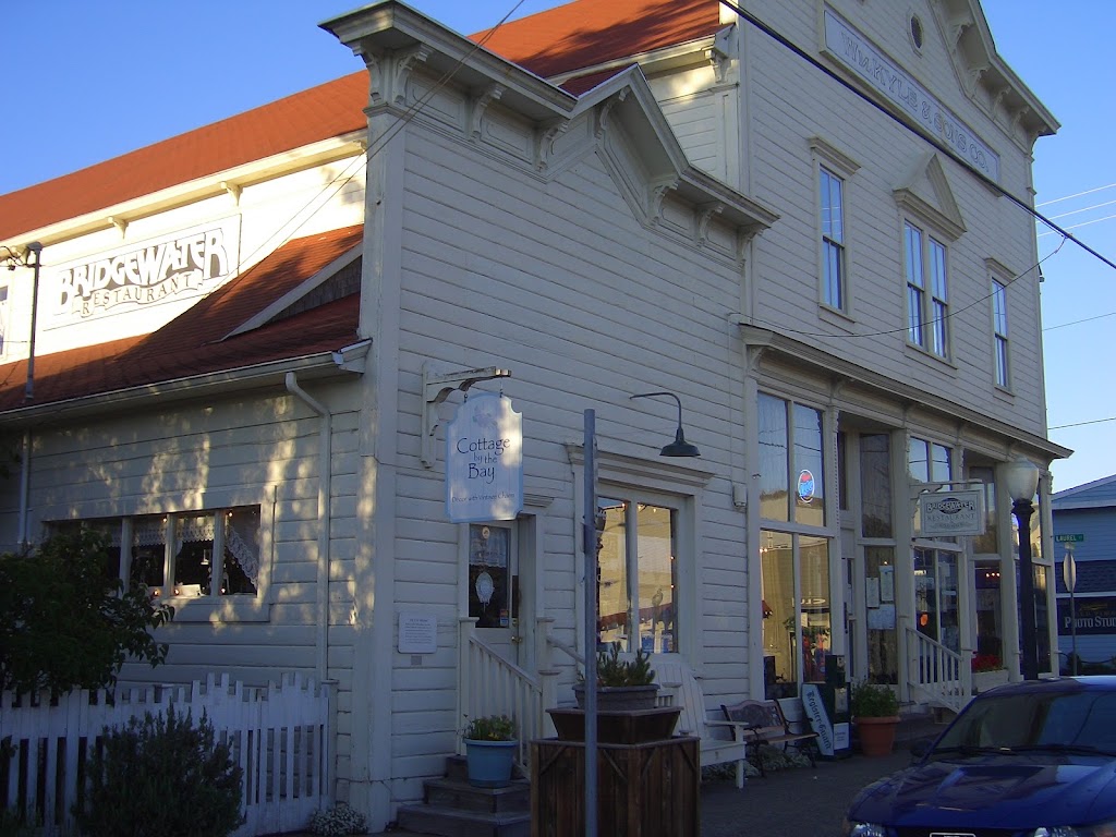 Bridgewater Fish House and Zebra Bar | restaurant | 1297 Bay St, Florence, OR 97439, USA | 5419971133 OR +1 541-997-1133