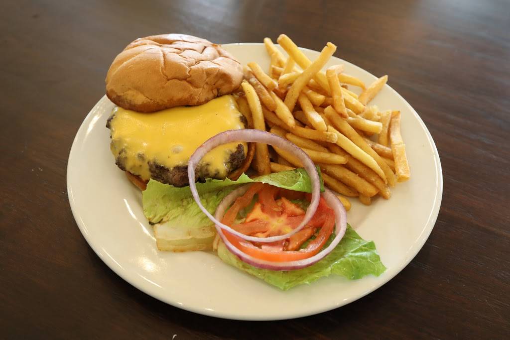 Chimney Oaks Bar & Grill | restaurant | 148 Chimney Oaks Drive, Homer, GA 30547, USA | 7066773335 OR +1 706-677-3335