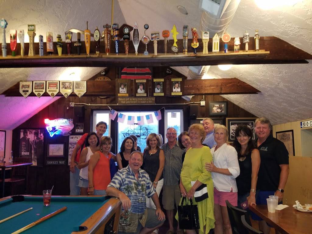 Caseys Crossing | restaurant | 81 Railroad St, Holliston, MA 01746, USA | 5084294888 OR +1 508-429-4888