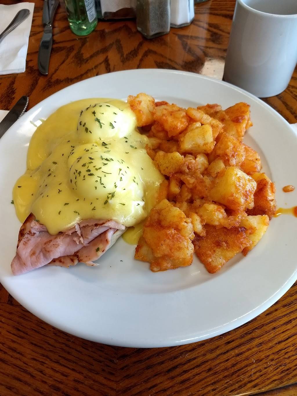 Uptown Restaurant | restaurant | 521 Tecumseh Rd E, Windsor, ON N8X 2S1, Canada | 5192589405 OR +1 519-258-9405