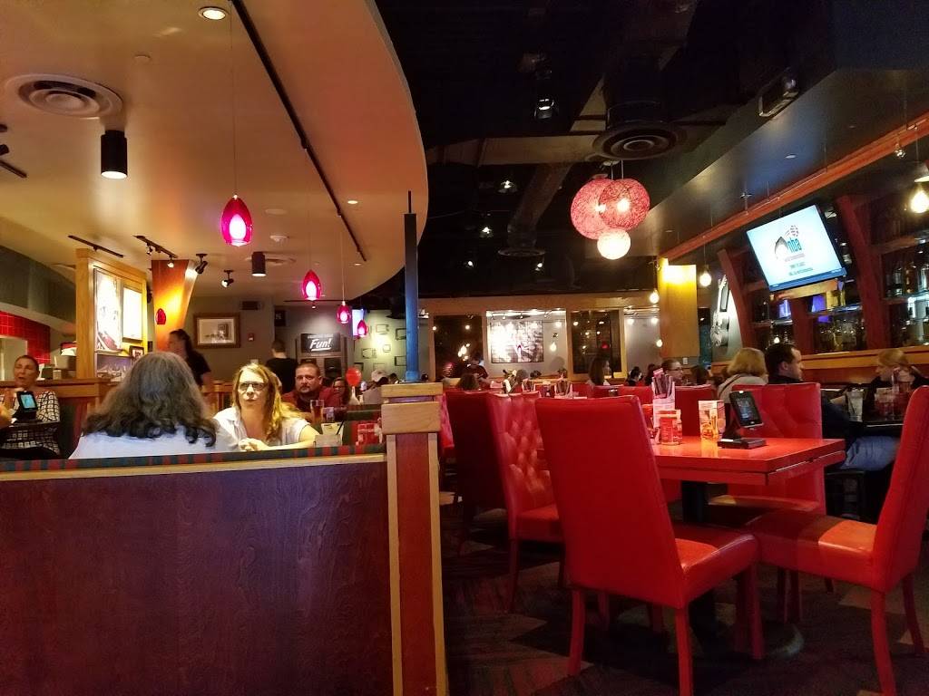 Red Robin Gourmet Burgers and Brews | restaurant | 610 Towne Dr, Fayetteville, NY 13066, USA | 3156376790 OR +1 315-637-6790
