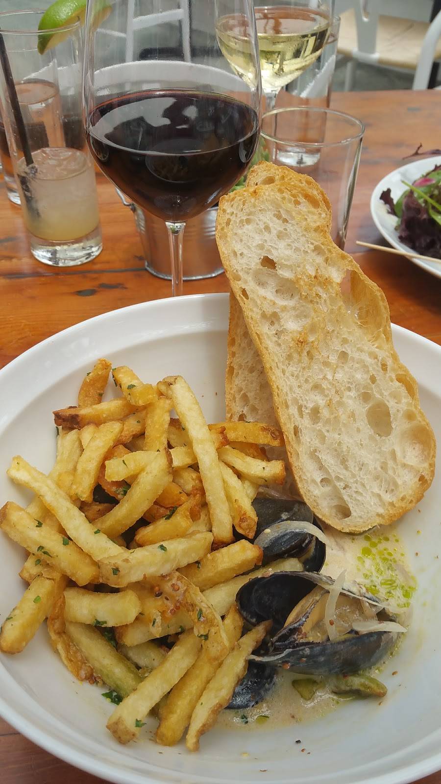 Rumfish y Vino | restaurant | 34 N Palm St, Ventura, CA 93001, USA | 8056679288 OR +1 805-667-9288