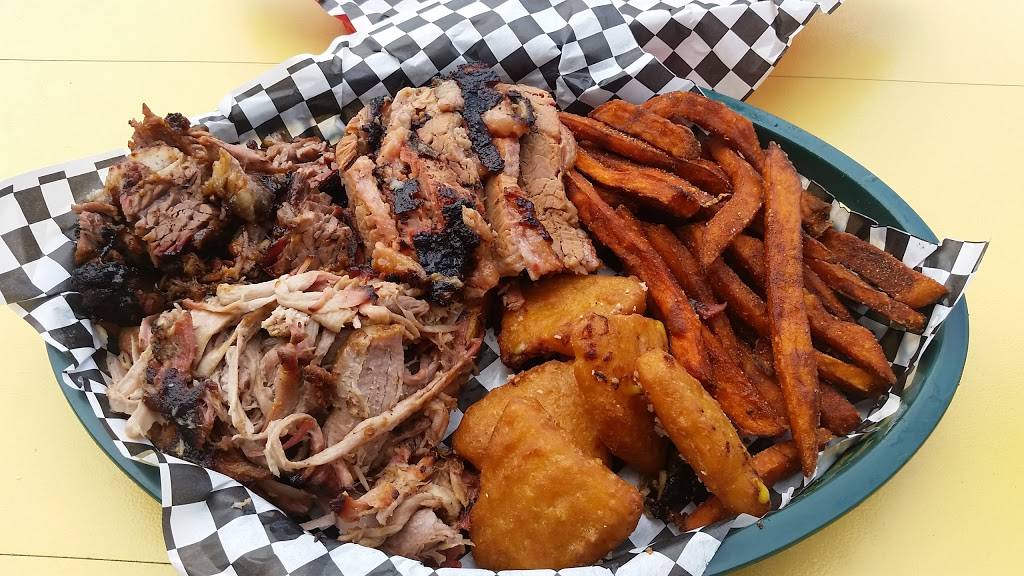 Steamboat BBQ | restaurant | 322 E Geneva Rd, Wheaton, IL 60187, USA | 6306656227 OR +1 630-665-6227