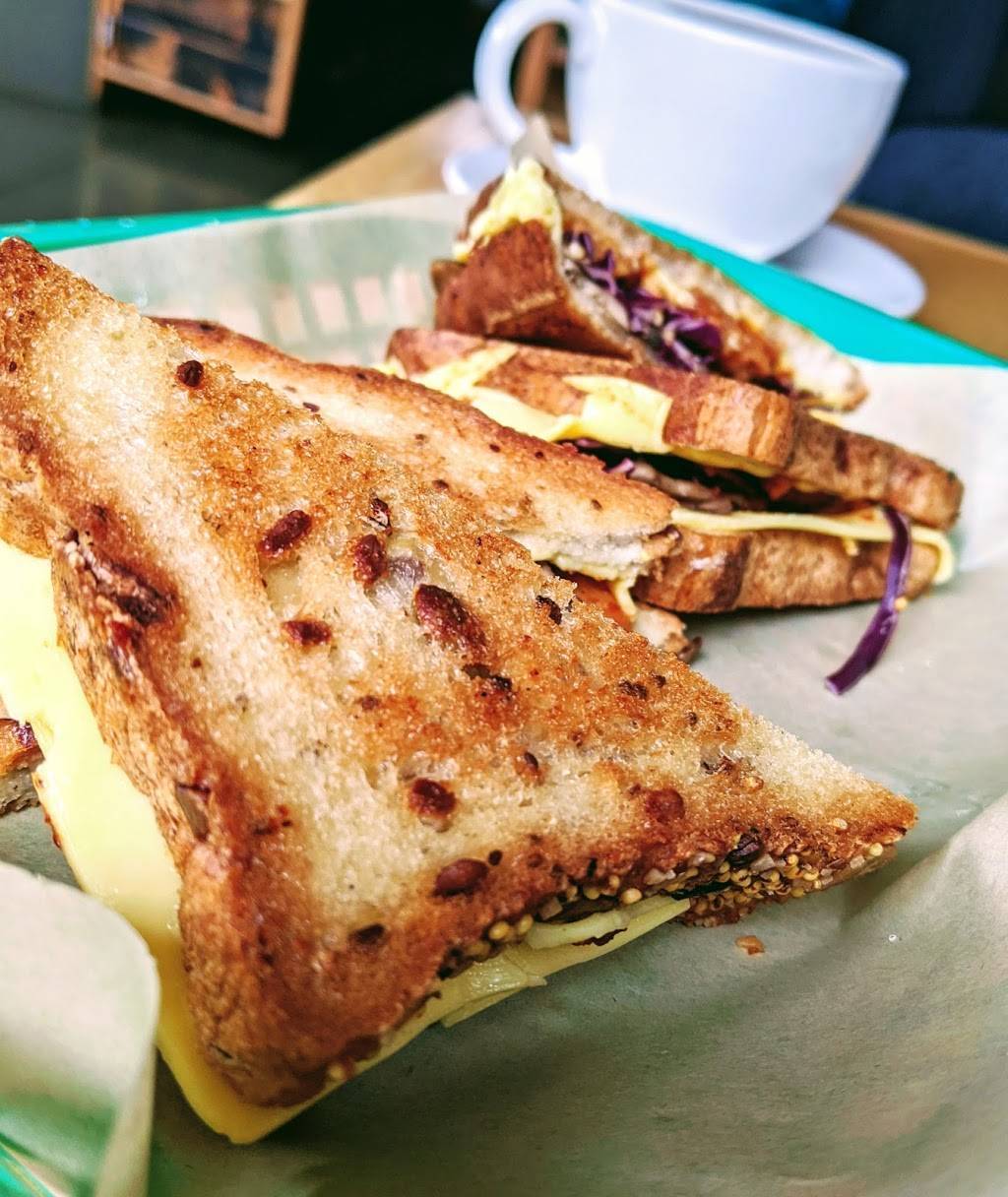 Ditto! Grilled Cheese Made Vegan | restaurant | food cart in parking lot, 11150 NE Weidler St, Portland, OR 97220, USA | 5037080550 OR +1 503-708-0550