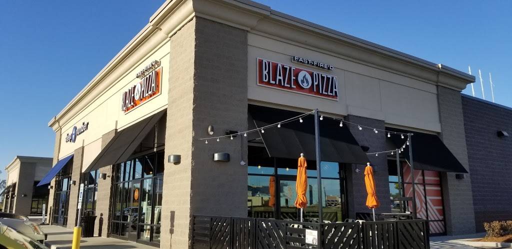 Blaze Pizza | meal takeaway | 5246 N Service Rd, St Peters, MO 63376, USA | 6363874368 OR +1 636-387-4368