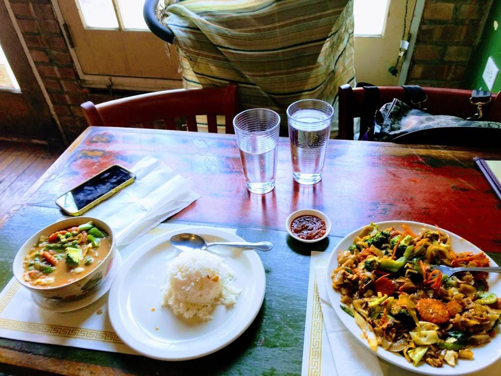 Phos Thai Cuisine | restaurant | 1108, 3332 N Lincoln Ave, Chicago, IL 60657, USA | 7737551995 OR +1 773-755-1995