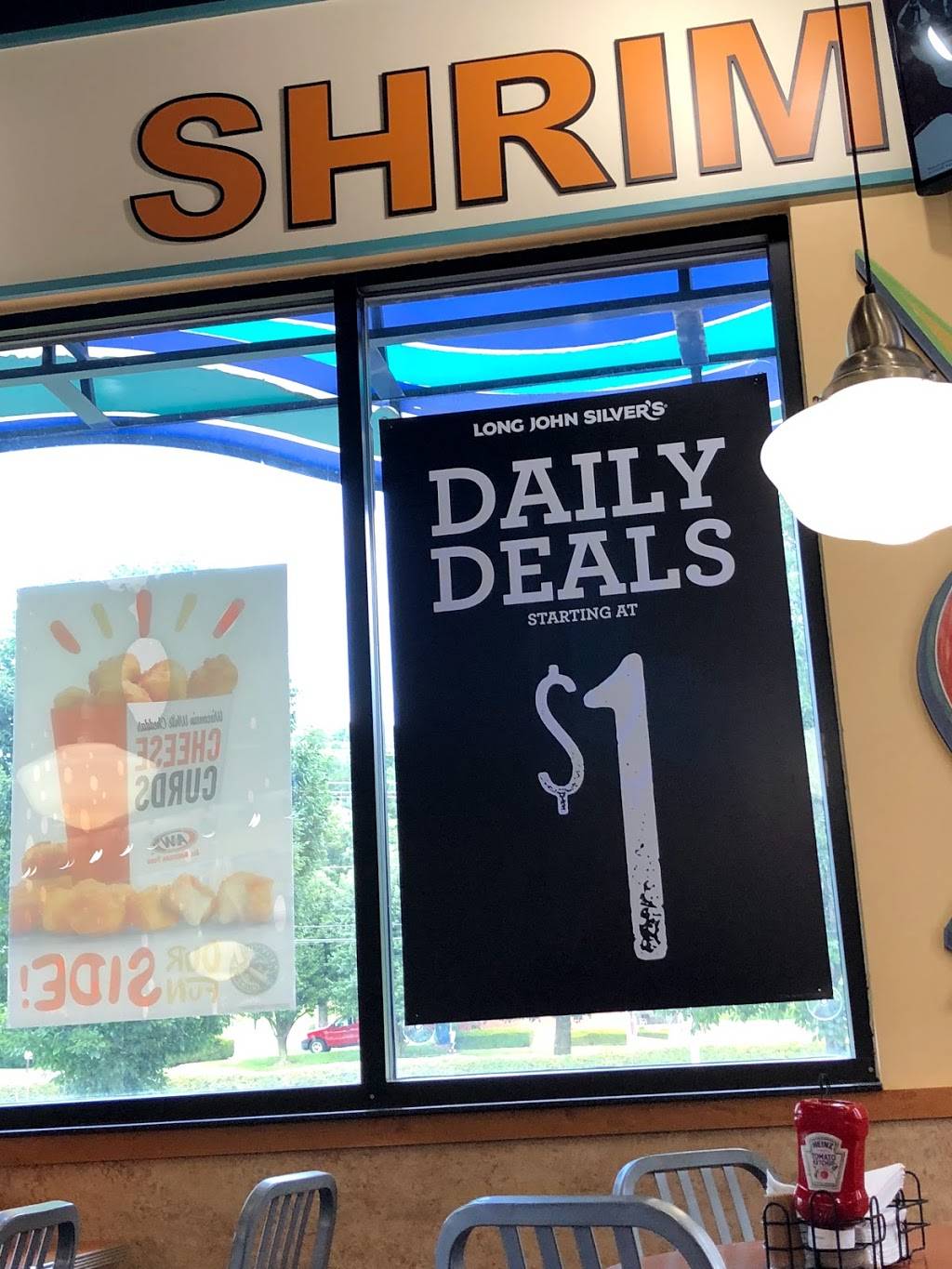 Long John Silvers | restaurant | 379 N Bluff Rd, Collinsville, IL 62234, USA | 6183455571 OR +1 618-345-5571