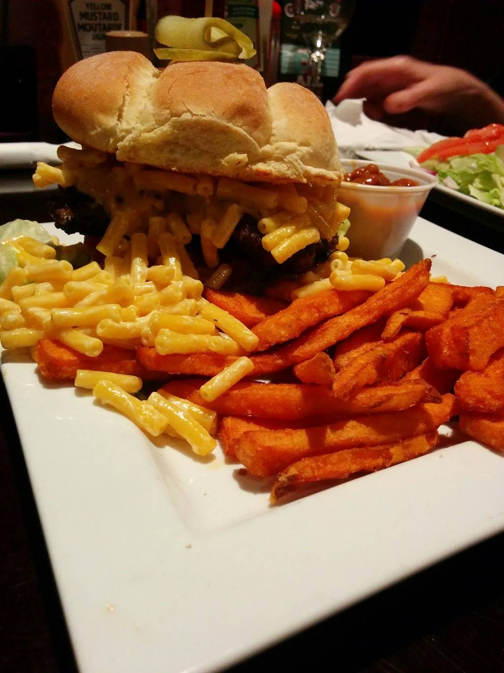 Sammy Krenshaws | restaurant | 51 Broadway, Tillsonburg, ON N4G 3P4, Canada | 5194090556 OR +1 519-409-0556