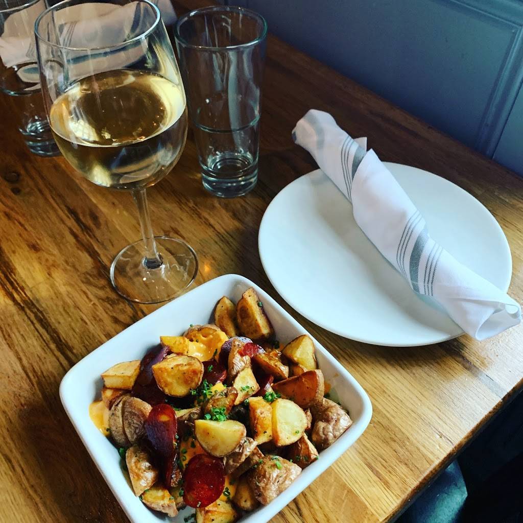 The James | restaurant | 1027 Great Plain Ave, Needham, MA 02492, USA | 7814558800 OR +1 781-455-8800