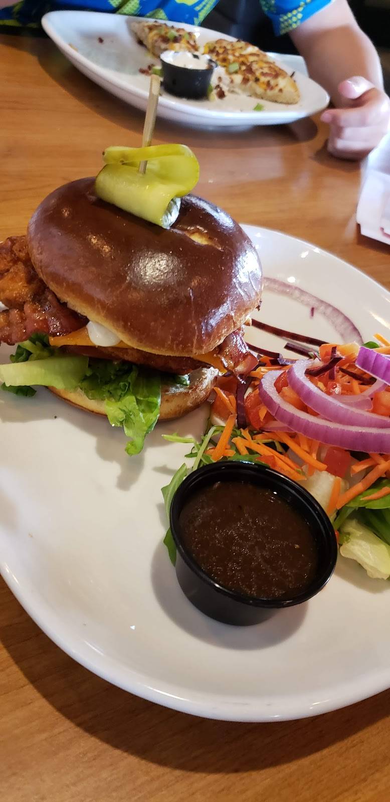 Boston Pizza | restaurant | 821 Rye St, Peterborough, ON K9J 6W9, Canada | 7057402775 OR +1 705-740-2775