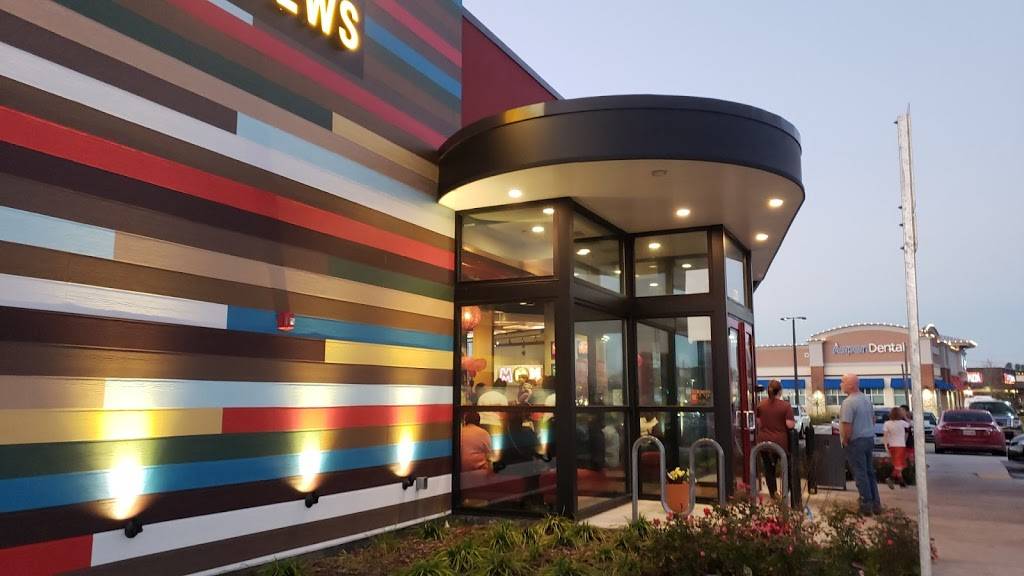 Red Robin Gourmet Burgers and Brews | restaurant | 4586 Town Center Pkwy, Jacksonville, FL 32246, USA | 9047132300 OR +1 904-713-2300