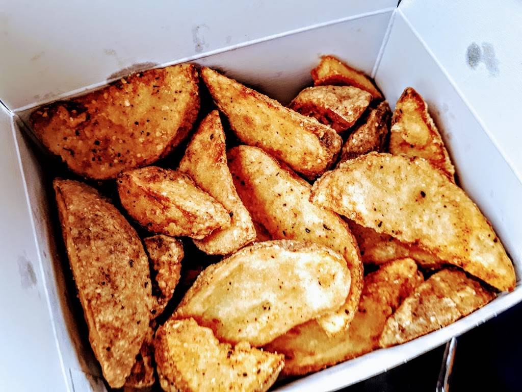 Mary Browns Chicken & Taters | restaurant | 841 15, Kingston, ON K7L 5H6, Canada | 6135463243 OR +1 613-546-3243