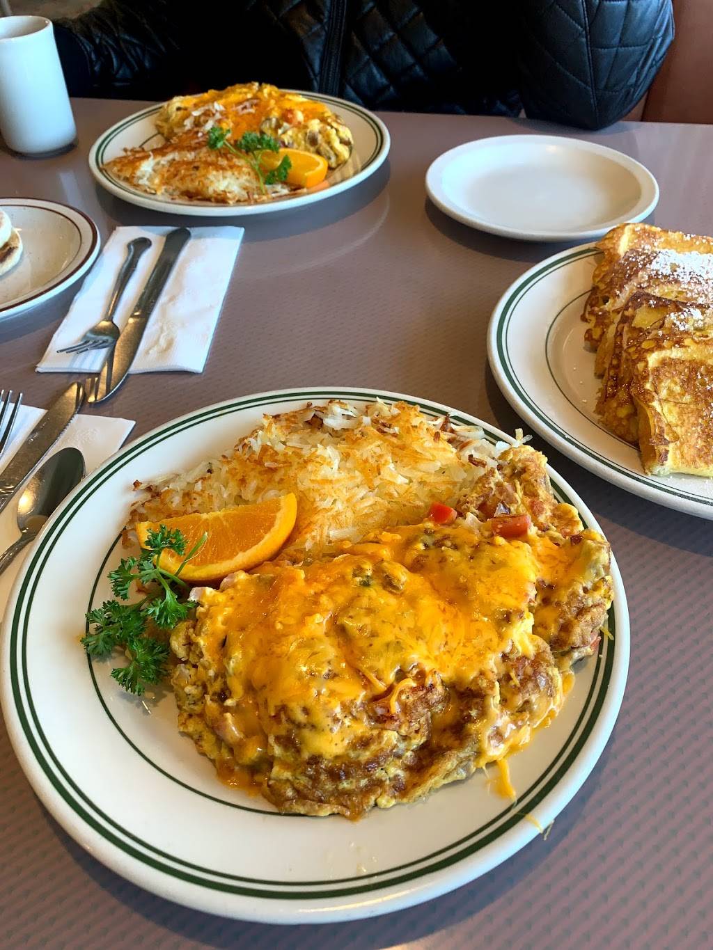 Spires Restaurant | restaurant | 13451 Newport Ave, Tustin, CA 92780, USA | 7145440631 OR +1 714-544-0631