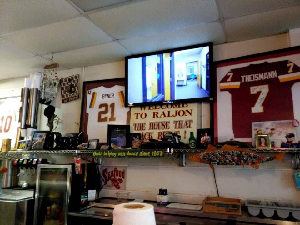 Georgies Sport & Oyster Bar | restaurant | 458 Pamlico St, Belhaven, NC 27810, USA | 2529432102 OR +1 252-943-2102