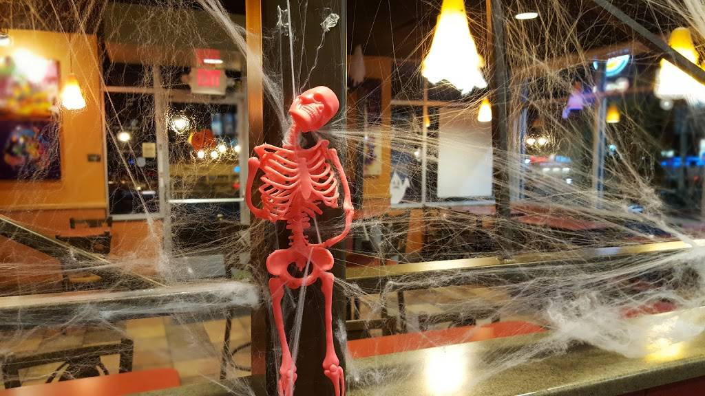 Taco Bell | meal takeaway | 6000 N Mesa St, El Paso, TX 79912, USA | 9155811967 OR +1 915-581-1967