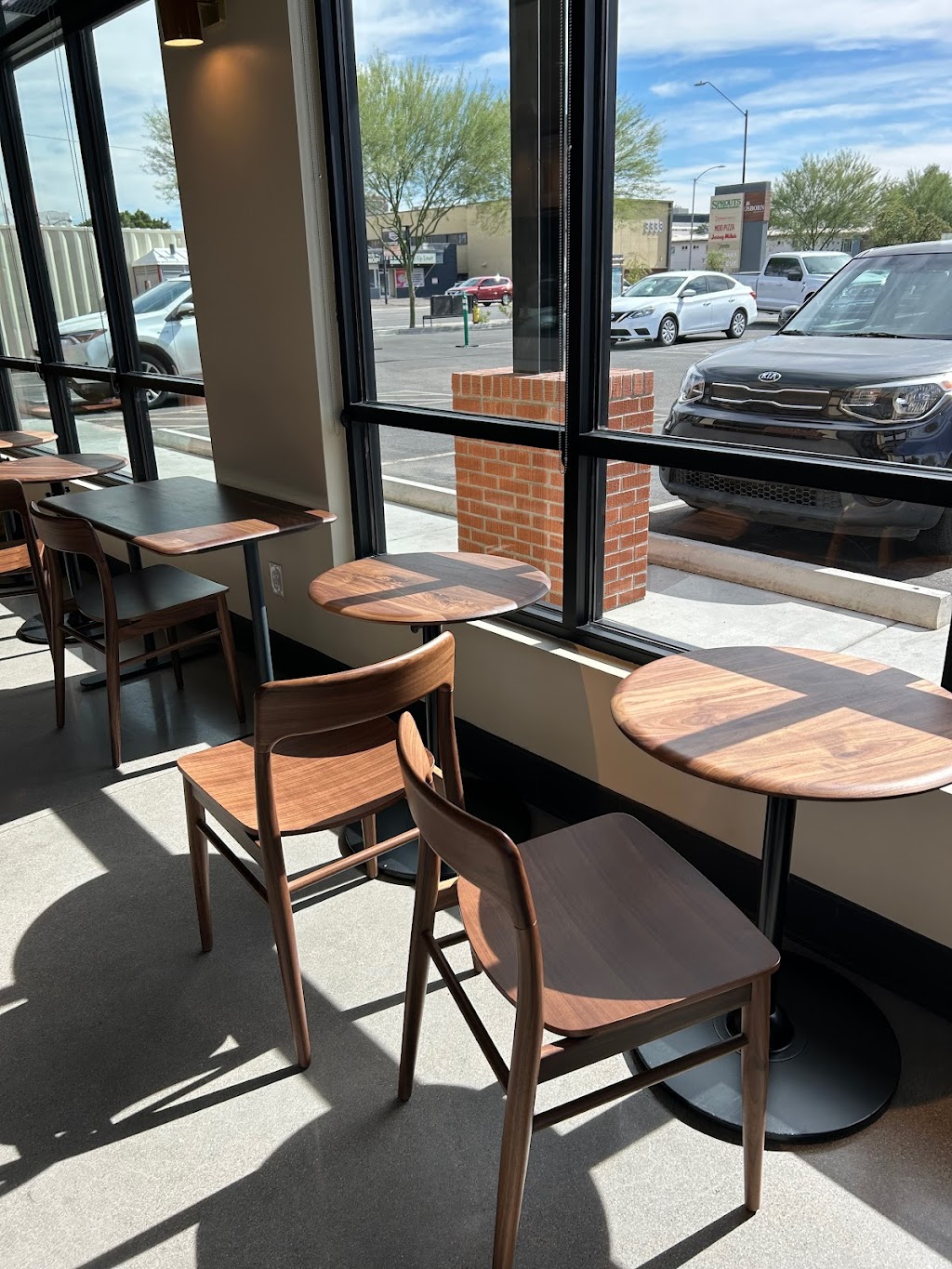 Starbucks | cafe | 650 E Osborn Rd, Phoenix, AZ 85012, USA | 6022790357 OR +1 602-279-0357