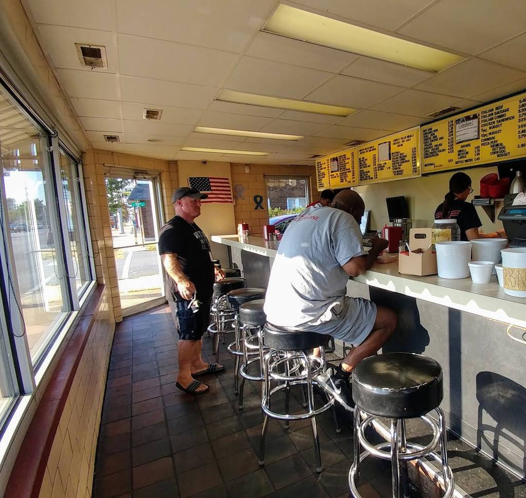 Arnies Dog House | restaurant | 1503 Indianapolis Blvd, Whiting, IN 46394, USA | 2196593004 OR +1 219-659-3004