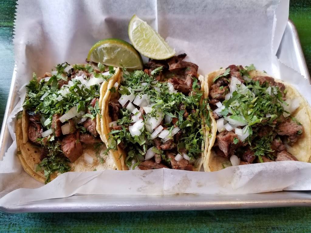 Calavera | restaurant | 1438 W Chicago Ave, Chicago, IL 60642, USA | 3122557925 OR +1 312-255-7925