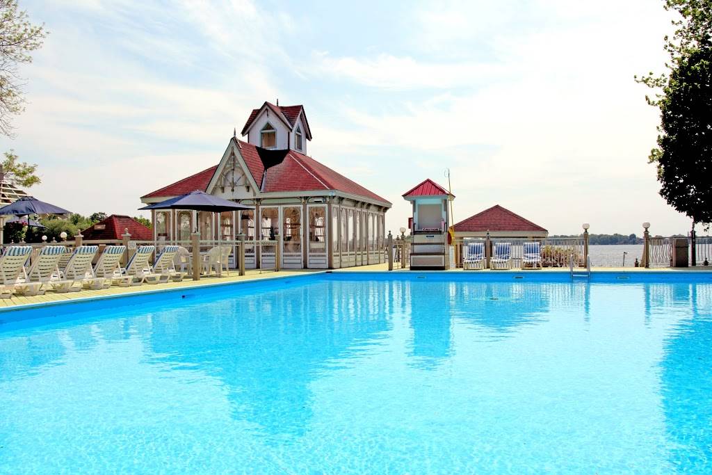 Fern Resort | restaurant | 4432 Fern Resort Rd, Ramara, ON L3V 0L1, Canada | 8005673376 OR +1 800-567-3376